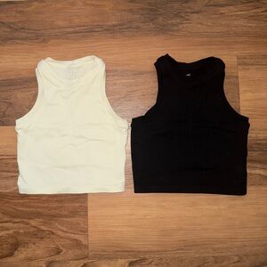 PRO-FIT black and white cropped tank top with built in bra